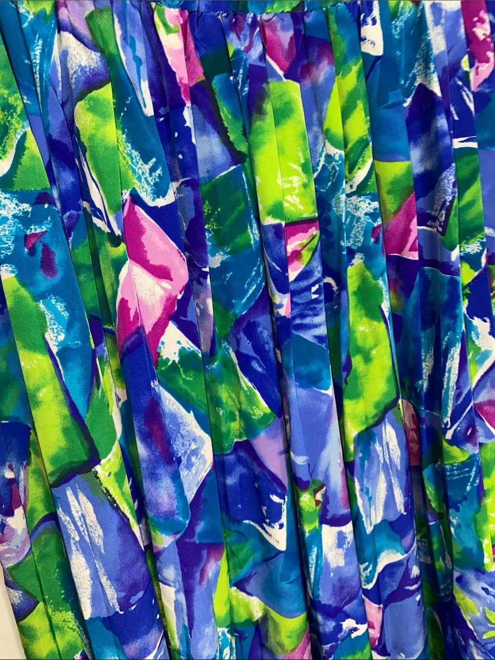 Vibrant Vintage Abstract Pleated Midi Skirt - Blue, Green, Purple - Picture 3 of 6